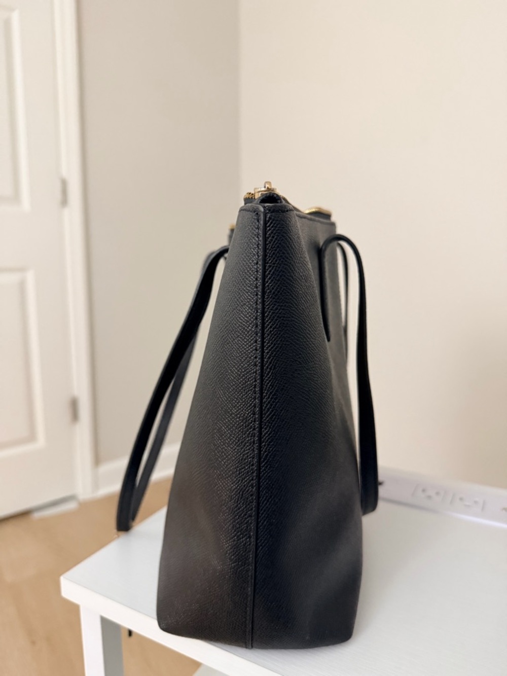 Coach Signature Fiona Zip Tote Bag | Black Pebbled Leather Shoulder Bag - Picture 4 of 9